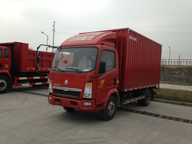 SINOTRUK HOWO 4 x 2 Cargo léger camion 160CV